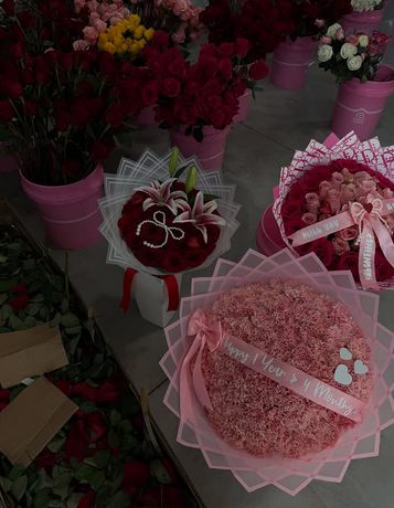 Anniversary arrangements display