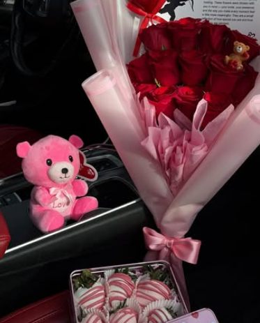 Romantic bouquet with strawberries